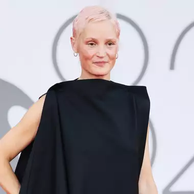 Η Vicky Krieps είναι η νέα brand ambassador του οίκου Bottega Veneta