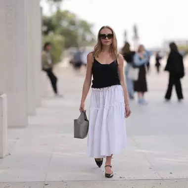 Οι chic τρόποι για να φορέσετε μια λευκή φούστα το καλοκαίρι