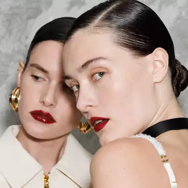 Τα καλύτερα κραγιόν με glitter για τα Χριστούγεννα του 2025