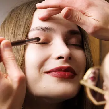 Red Lip Galore | Πώς θα επιλέξετε τη σωστή απόχρωση κόκκινου κραγιόν για τα χείλη σας