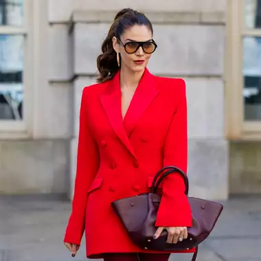 Τέσσερα πανεύκολα χτενίσματα για τις μέρες των Χριστουγέννων