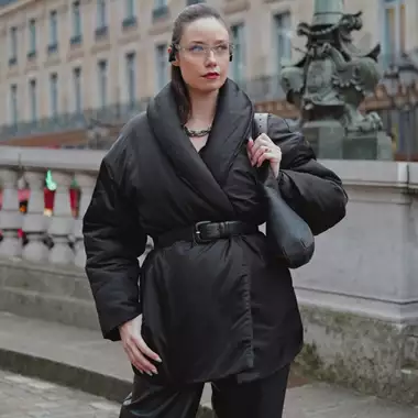 Η stylish ζακέτα που θα σας κρατήσει ζεστή ακόμη και στους -10 βαθμούς Κελσίου