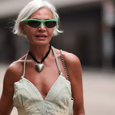 Καλοκαίρι 2025 | Τα μαγιό που ξεχωρίζουν φέτος οι γυναίκες άνω των 50