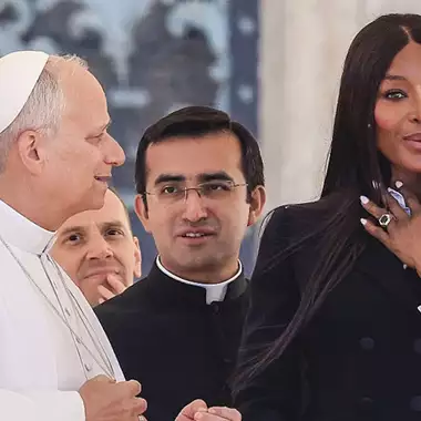 Νaomi Campbell | Συνάντησε τον Πάπα και τον άφησε άναυδο με το ασυνήθιστο δώρο της