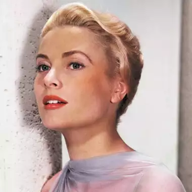 Η εγγονή της Grace Kelly δανείζεται το αγαπημένο της διαχρονικό αξεσουάρ