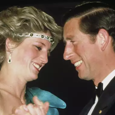 Πριγκίπισσα Diana | Το έγκαυμα από τον ήλιο που οδήγησε σε μια εμβληματική fashion στιγμή