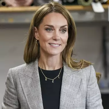 Kate Middleton | Πώς το σύνολο που επέλεξε στην τελευταία της εμφάνιση σχετίζεται με τον πρίγκιπα William και τα παιδιά τους