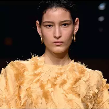 Χρυσό & Μαύρο | Ο brilliant συνδυασμός για τα εορταστικά looks