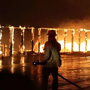 10 συγκλονιστικές φωτογραφίες από τη φωτιά στο Λος Άντζελες