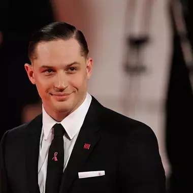 Γιατί κανείς δεν μοιάζει περισσότερο με James Bond από τον Tom Hardy