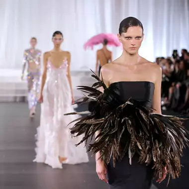 Celia Kritharioti Couture SS26 | Το επίσημο ντεμπούτο της ελληνίδας σχεδιάστριας στην εβδομάδα μόδας Υψηλής Ραπτικής