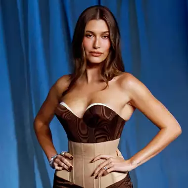 Cat Eye Nails | Η Hailey Bieber με την τάση στο μανικιούρ που θα ορίσει τις εμφανίσεις του φθινοπώρου