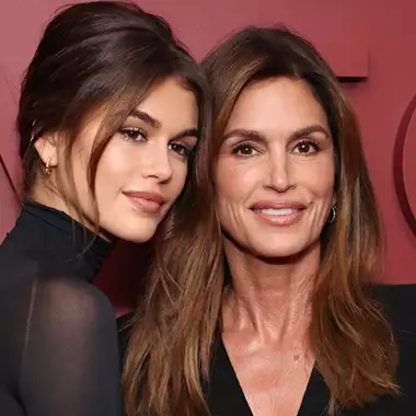 Το γαλλικό χτένισμα που υιοθετούν τώρα όλες οι αβίαστα stylish γυναίκες