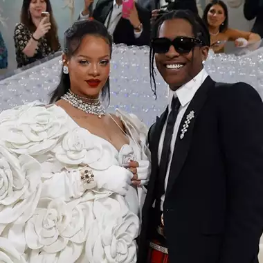 Rihanna | Γέννησε φορώντας ένα ρολόι αξίας 100.000 δολαρίων