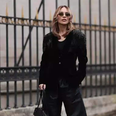 Τέσσερα elegant χτενίσματα για τις γιορτές που επιλέγουν ξανά και ξανά οι Γαλλίδες fashionistas