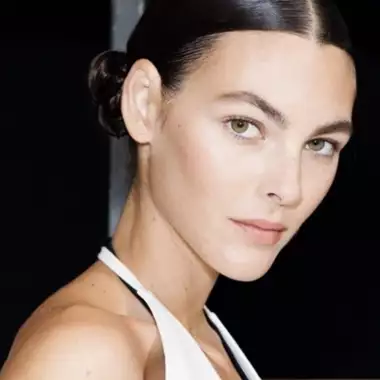 Ωραία Κοιμωμένη | Τι δουλεύει πραγματικά –και τι όχι- από τα trends του 2025 για το beauty sleep