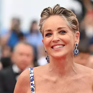 Μέσα από ποια δημοφιλή cult σειρά κάνει comeback η Sharon Stone;