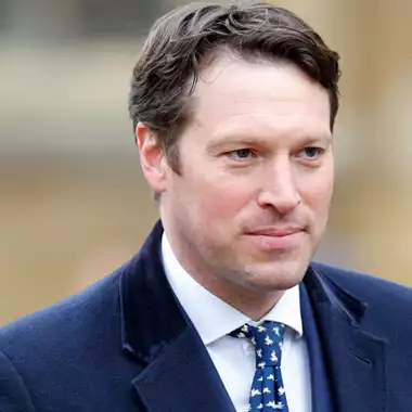 Johnny Thompson | Η νέα εμφάνιση του γοητευτικού υπασπιστή του βασιλιά Καρόλου