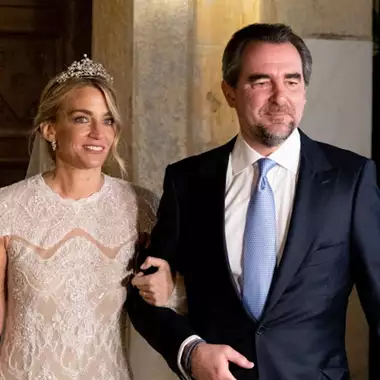 Χρυσή Βαρδινογιάννη | Γιατί ήταν "έξυπνο" το σχέδιο στα σκουλαρίκια που επέλεξε για το νυφικό της look