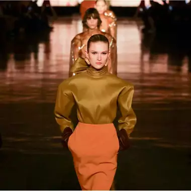 H νέα συλλογή Saint Laurent εστιάζει στην απλότητα της σιλουέτας