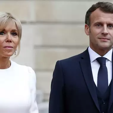 Emmanuel Macron | Με αυτόν τον τρόπο η Brigitte Macron τον έχει πάντα δίπλα της