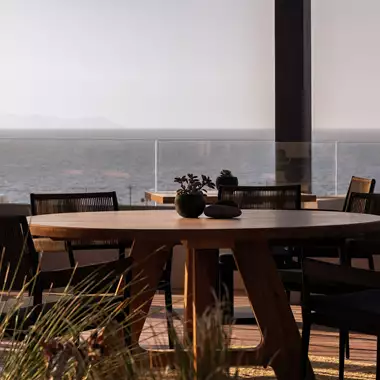 Eat Chic | Το Maitr & Margarita δίνει γεύση στο Domes Novos Santorini και στο φετινό μας καλοκαίρι