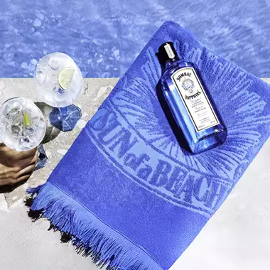 To Bombay Sapphire premium gin υποδέχεται ένα υπέροχο καλοκαίρι που θα κυριαρχήσει το μπλε