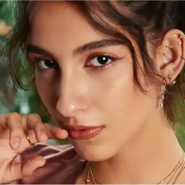 Τα κοσμήματα της Ania Haie αναδεικνύουν το festive glamour