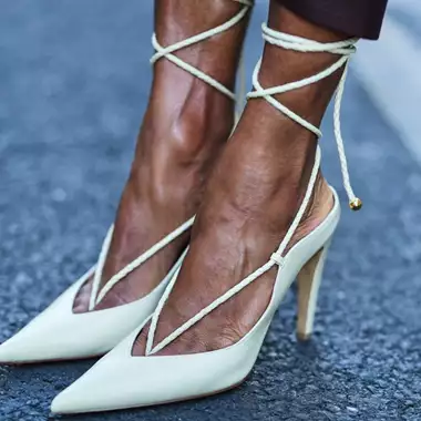 Πέντε συμβουλές για να απαλλαγείτε από τις σκασμένες φτέρνες