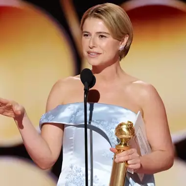 Ποια είναι η Jessie Buckley, που κέρδισε τη Χρυσή Σφαίρα Α' Γυναικείου Ρόλου; Το άδοξο ειδύλλιο με διάσημο ηθοποιό και ο κρυφός σύζυγος