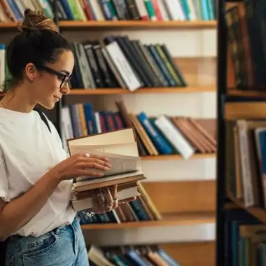 Γιατί η τελευταία εβδομάδα του Μαΐου είναι η καλύτερη για τα μικρά βιβλιοπωλεία της Ελλάδας