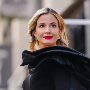 Αυτό το απρόσμενο προϊόν θα προσφέρει τη διακριτική λάμψη που χρειάζεστε στο εορταστικό μακιγιάζ σας