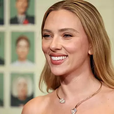 Scarlett Johansson | Το παράξενο δώρο που σκέφτεται να πάρει στον σύζυγό της, Colin Jost