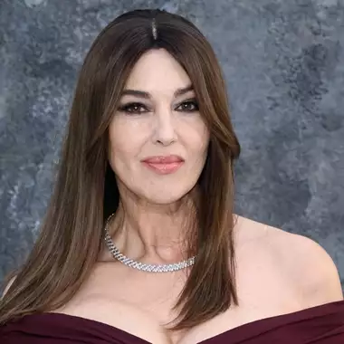 Η Monica Bellucci υιοθέτησε το κούρεμα που έχει lifting effect στο πρόσωπο