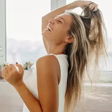 Τα καλύτερα συμπληρώματα για λαμπερό δέρμα, υγιή μαλλιά και δυνατά νύχια μετά το γυμναστήριο