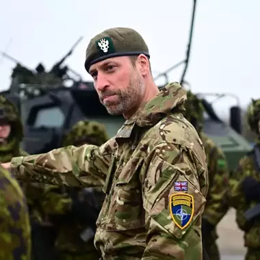 Ο πρίγκιπας William προκάλεσε αίσθηση ντυμένος στρατιωτικά στην Εσθονία