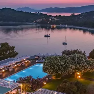 Πώς θα ζήσετε τις πιο όμορφες διακοπές σας στη Σκιάθο