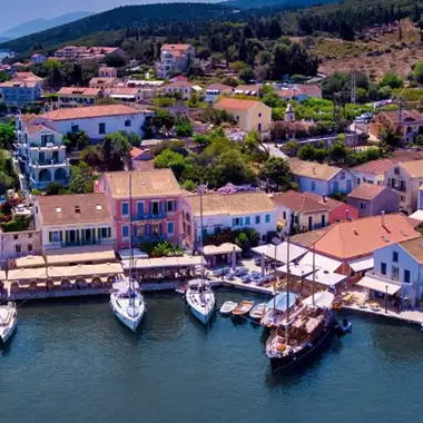 Αθηνά Φραγκούλη | Η δημιουργός του μοναδικού Chamomile Living ξεναγεί το Harper’s Bazaar στη δική της Κεφαλονιά