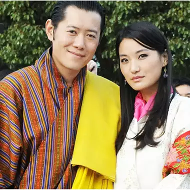 Jetsum Pema | Η "Kate Middleton των Ιμαλαΐων" και η 2χρονη κόρη της κλέβουν τις εντυπώσεις στην εθνική εορτή του Μπουτάν