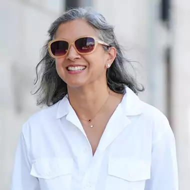 Ο απρόσμενος λόγος που ίσως γκριζάρουν τα μαλλιά σας