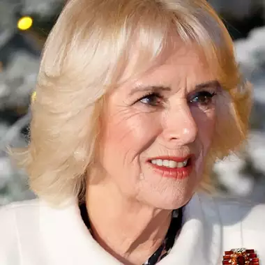 Βασίλισσα Καμίλα | Ο απρόσμενος συγγενής στα Χριστούγεννα της βασιλικής οικογένειας