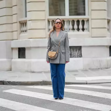 Ποια παπούτσια να φορέσετε με φαρδιά παντελόνια για να εξασφαλίσετε την απόλυτη κομψότητα