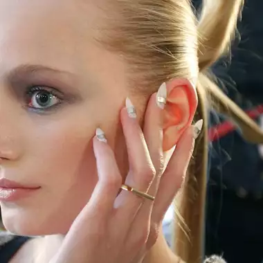 Autumn Nails | Οι χρωματικές τάσεις που θα επικρατήσουν στο μανικιούρ του φθινοπώρου