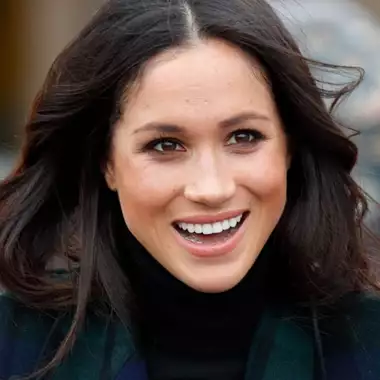 Η Meghan Markle μόλις χρησιμοποίησε ένα από τα δώρα που είχε κάνει η βασίλισσα Ελισάβετ στον πρίγκιπα Archie
