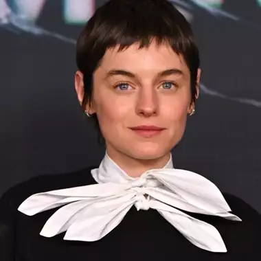 Emma Corrin | Η fashionable εμφάνιση στην πρεμιέρα του νέου κύκλου του Black Mirror