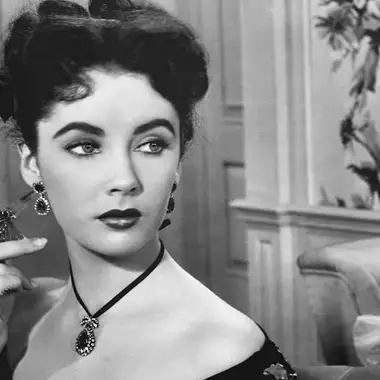 7 vintage αρώματα που εξακολουθούν να έχουν φανατικό κοινό