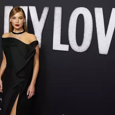 Jennifer Lawrence | Το savoir-faire του custom Dior φορέματός της δια χειρός Jonathan Anderson