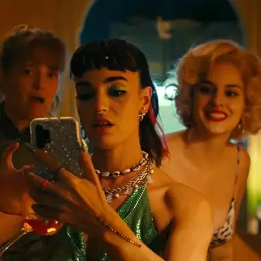 "Οι Μπαλκονάτες" | Επιστροφή στο γυναικείο βλέμμα