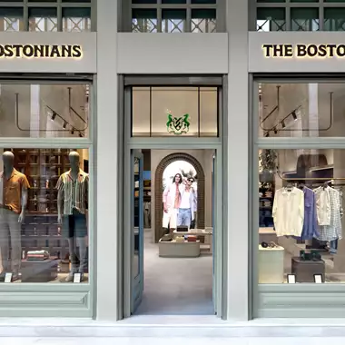 Η The Bostonians ανοίγει το νέο της flagship store στο Μέγαρο Αρσακείου