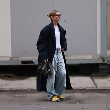 Τα looks που μπορείτε να δημιουργήσετε την άνοιξη μ' ένα ζευγάρι sneakers